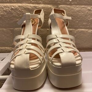 White sandal platforms lady Godiva